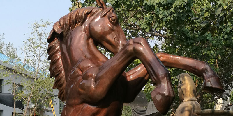 bronze-horse-statue-outdoor