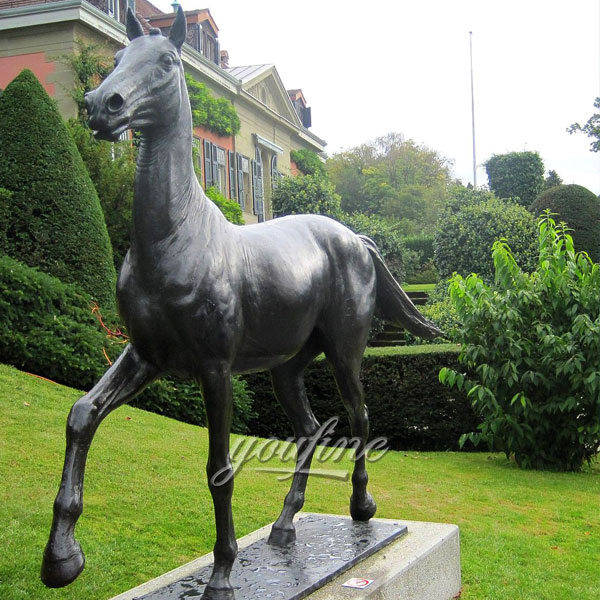 Large standing bronze horse statue for outdoor decor