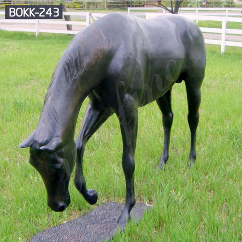 Life Size Bronze Eating Grass Horse Statue Garden Ornament for Sale
